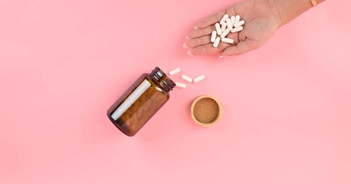 Suplemento de magnesio bisglicinato con espinacas y frutos secos ricos en magnesio